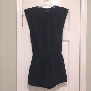 Cute black romper xs